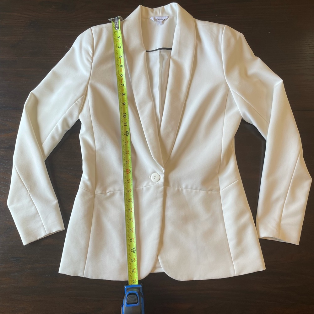 Reitmans White Blazer size 3